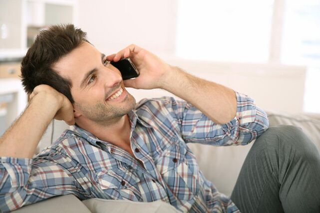 Pocit vzrušení bude muž dlouho mluvit se ženou po telefonu